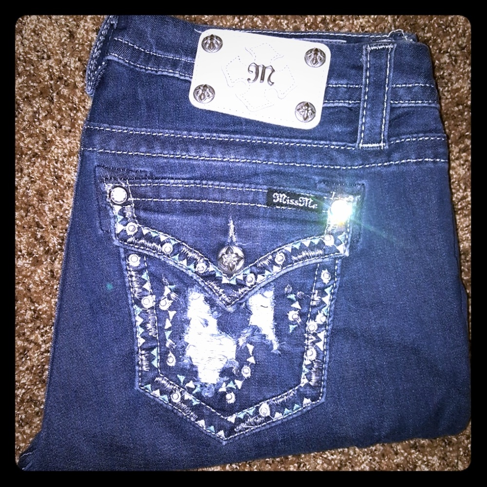 SOLD Miss Me Mid Rise Easy Skinny Jeans Size 30×31